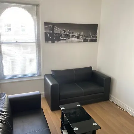 Lovely 2 Bedroom Near Stokes Croft Central!!! *